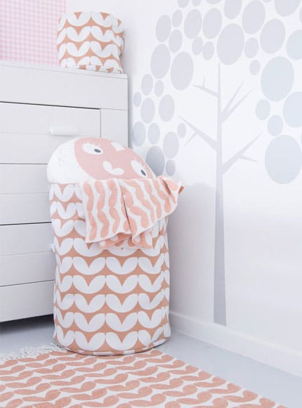 roomblush-winnen-babykamer-kinderkamer-interieur-winter-slapen-slaapzak-vloerkleed-kussens-interieur-accessoires-ladylemonade_nl11.webp