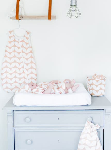 roomblush-winnen-babykamer-kinderkamer-interieur-winter-slapen-slaapzak-vloerkleed-kussens-interieur-accessoires-ladylemonade_nl8.webp