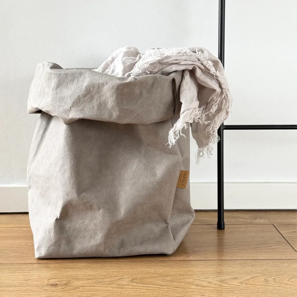 Grande_washable_paper_bag_02_bb0eb1b6-8f7c-4407-abaa-114c67c030c7.jpg.webp