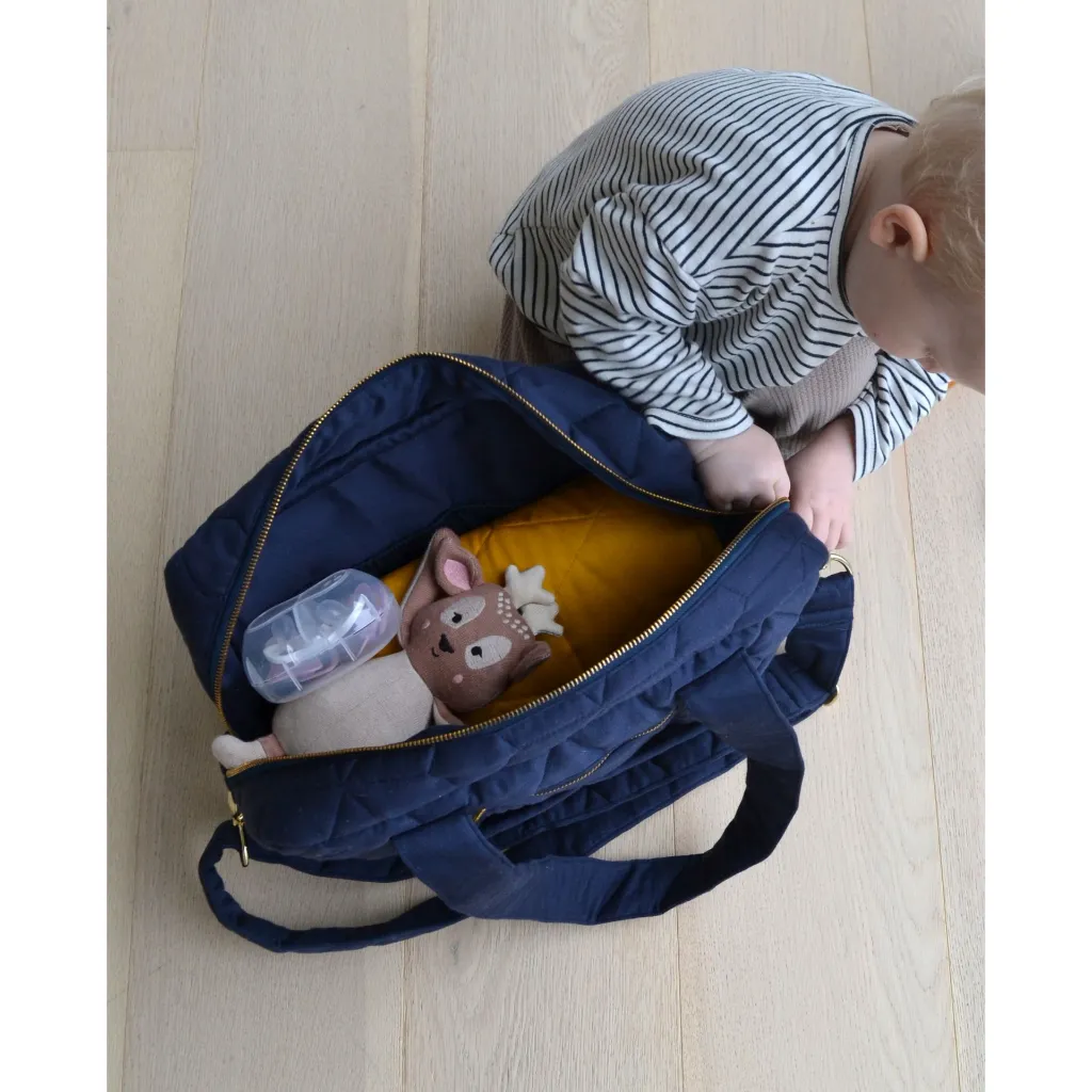 nursing-bag-soft-quilt-dark-blue-filibabba_OB.webp