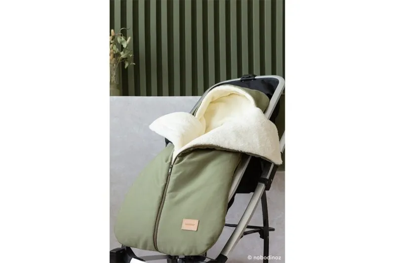 baby-on-the-go-waterproof-footmuff-olive-green-nobodinoz-3-8435574920485-e1774880348435.webp
