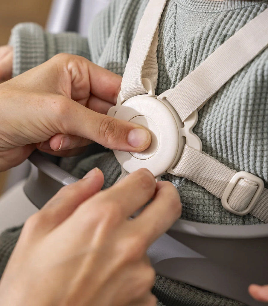 TrippTrapp_StormGrey_BS_Harness_US_CLOSE_240717-5461_eCom.webp