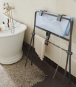FlexiBath-OceanBlue_Stand_fold_240108-162873_eCom.webp