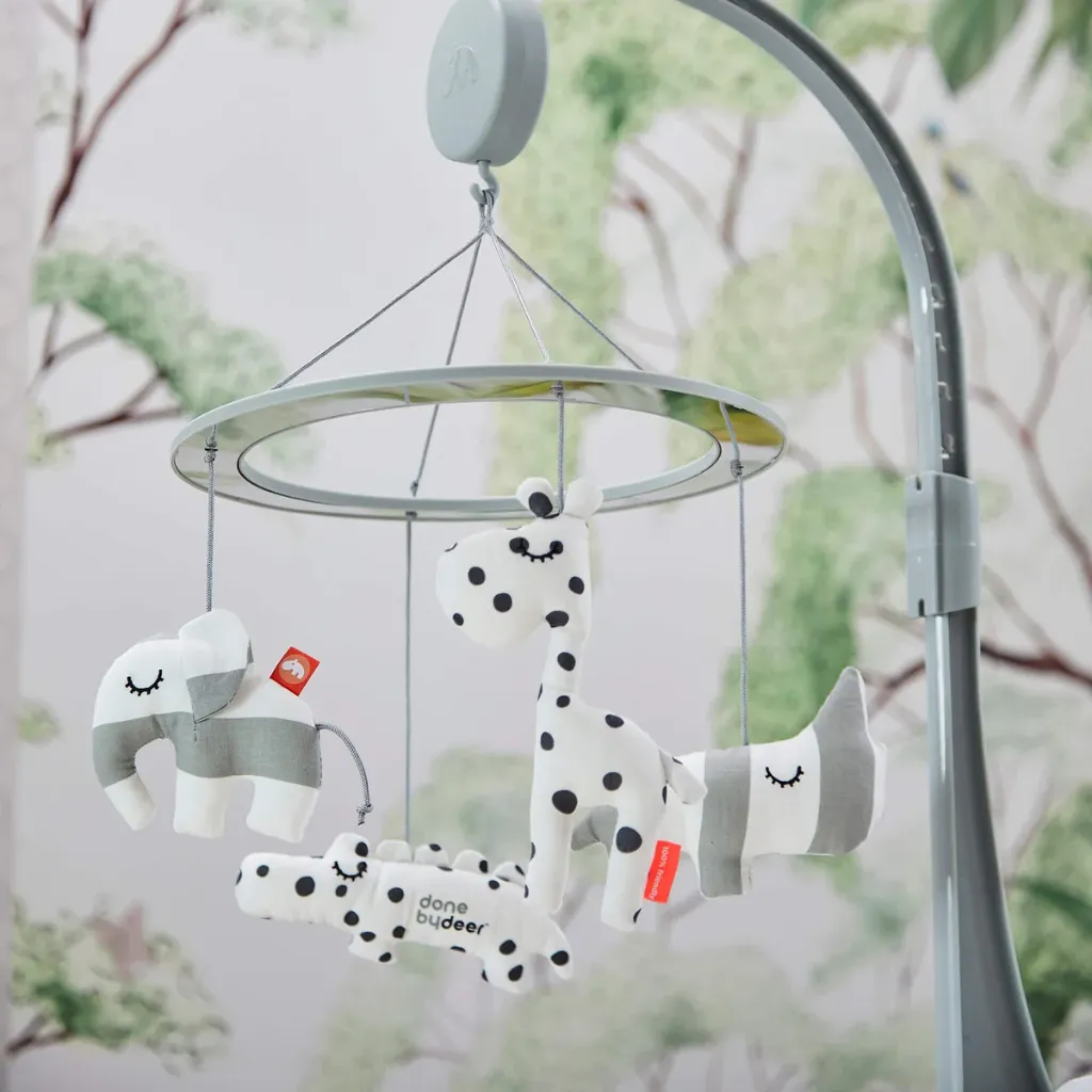 Done-by-Deer-Musik-Mobile-mit-Spiegel-Sleepy-grau-Ambiente.webp