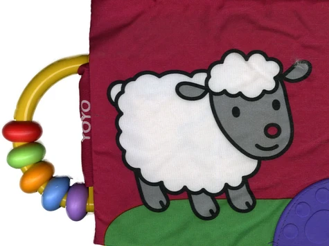 Stoffen boekje met rammelaar - YoYo